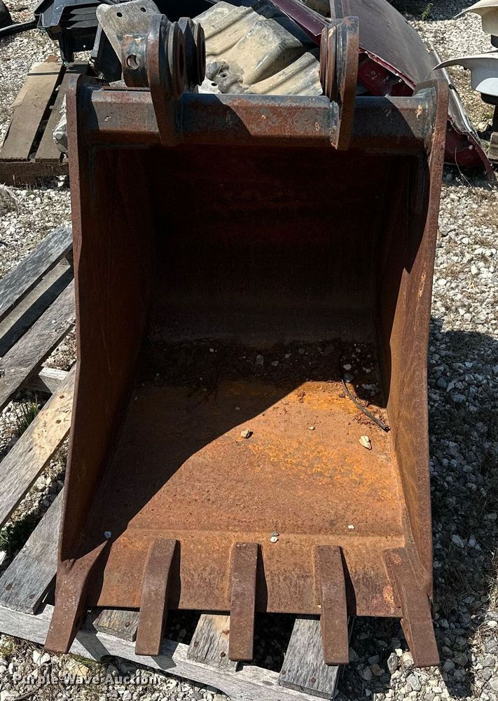 image for item OG9198 Bobcat  excavator bucket