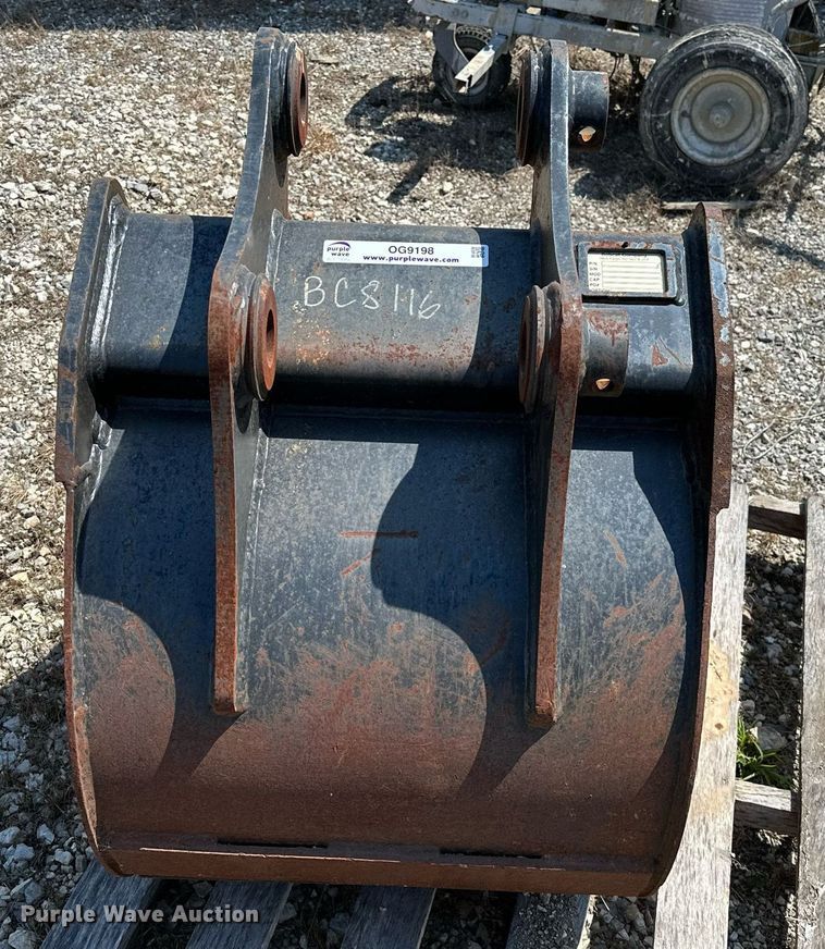 image for item OG9198 Bobcat  excavator bucket