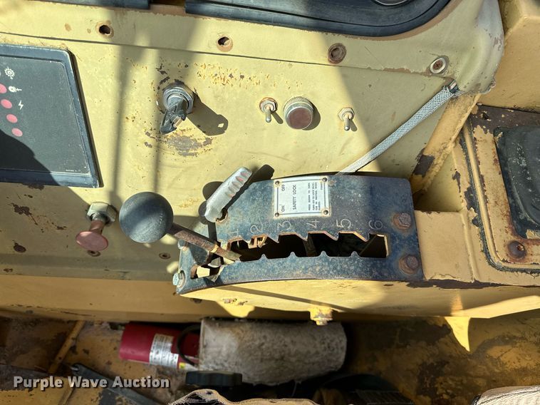 image for item OG9214 Caterpillar 613C  grid roller