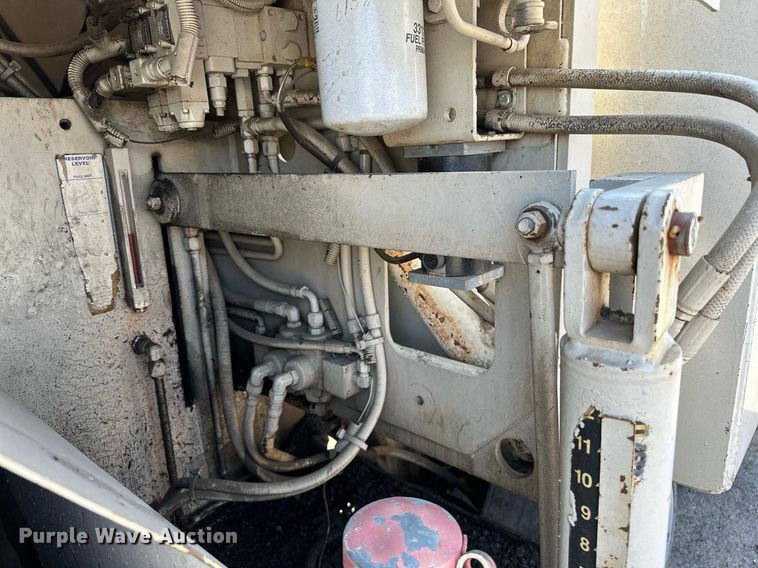 image for item OG9225 1993 Cedarapids CR451  paver