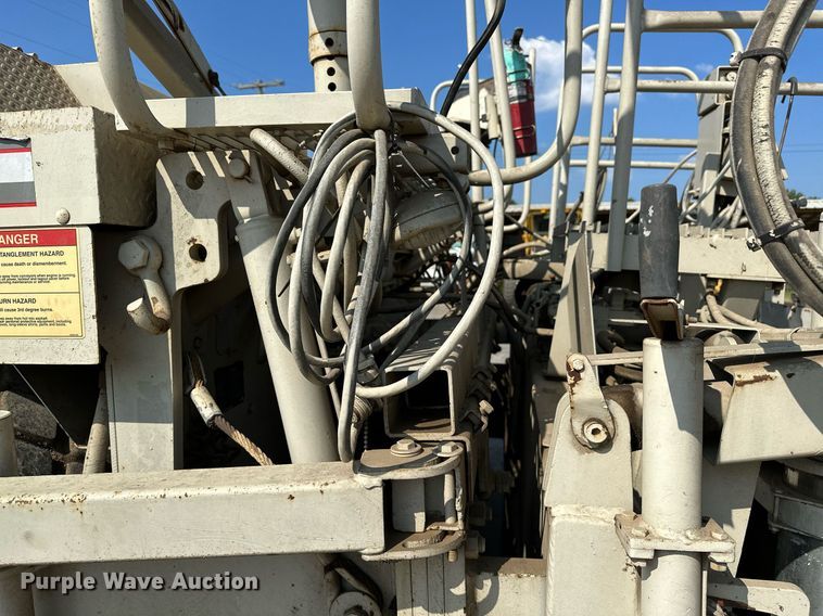 image for item OG9225 1993 Cedarapids CR451  paver