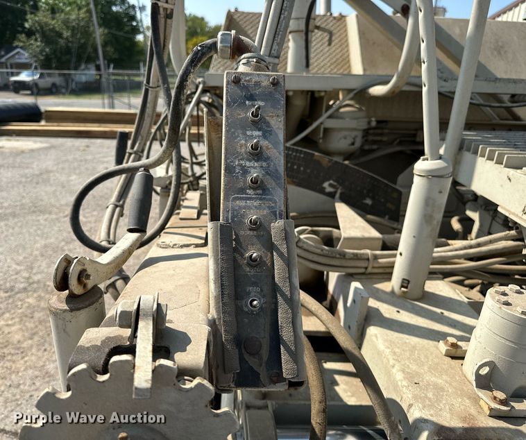 image for item OG9225 1993 Cedarapids CR451  paver