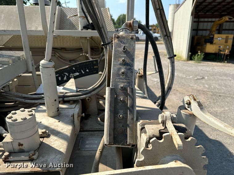 image for item OG9225 1993 Cedarapids CR451  paver