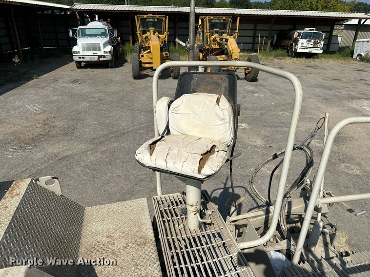 image for item OG9225 1993 Cedarapids CR451  paver