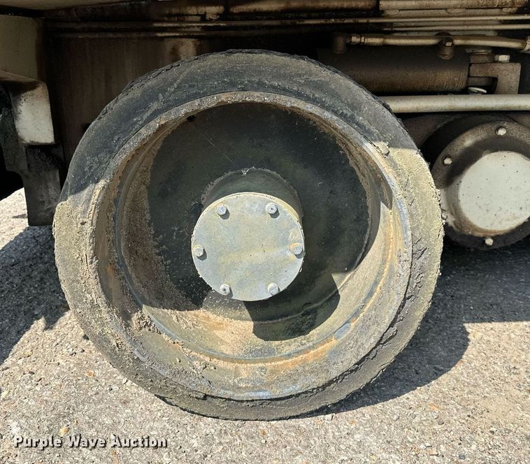 image for item OG9225 1993 Cedarapids CR451  paver