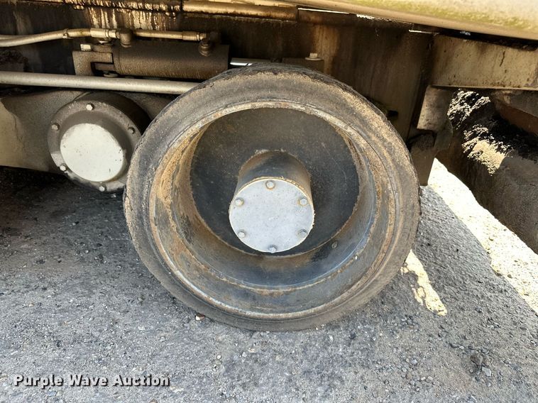 image for item OG9225 1993 Cedarapids CR451  paver