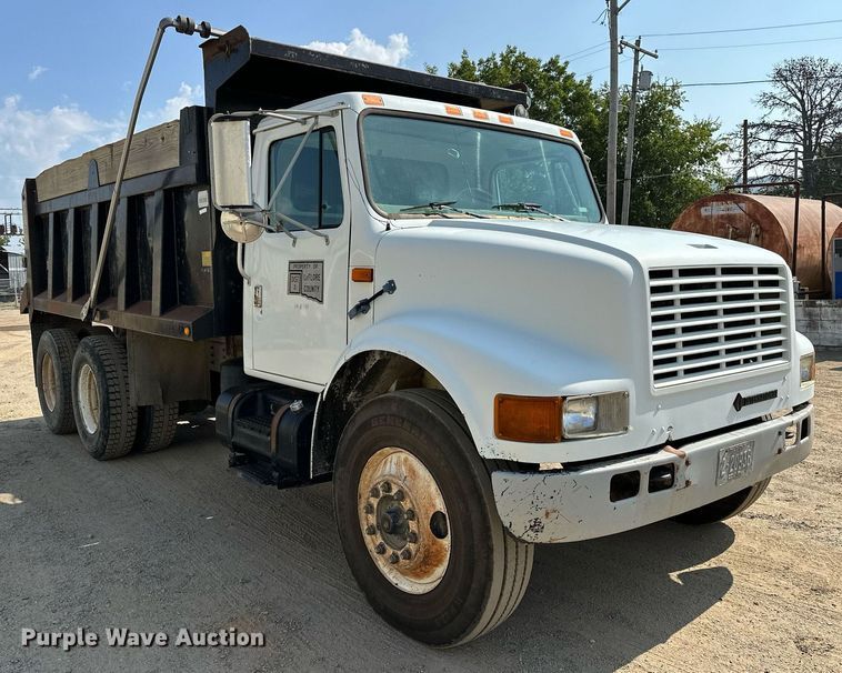 image for item OG9226 1999 International 4900  dump truck