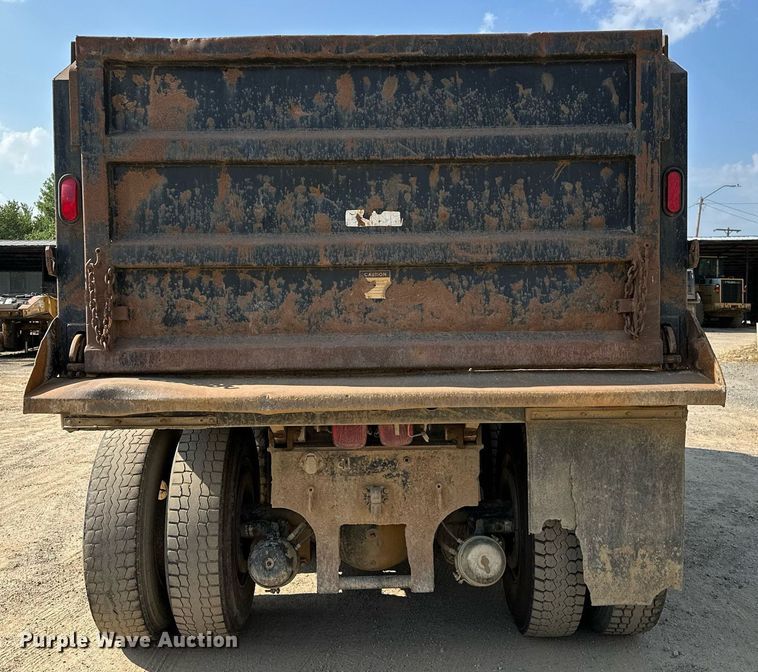 image for item OG9226 1999 International 4900  dump truck