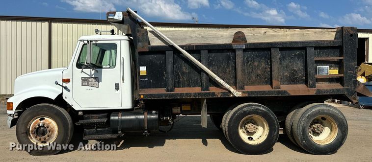 image for item OG9226 1999 International 4900  dump truck