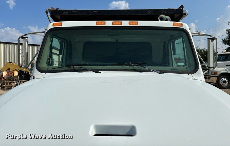 image for item OG9226 1999 International 4900  dump truck