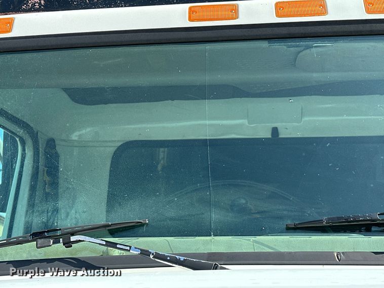 image for item OG9226 1999 International 4900  dump truck