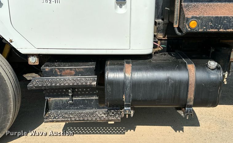 image for item OG9226 1999 International 4900  dump truck