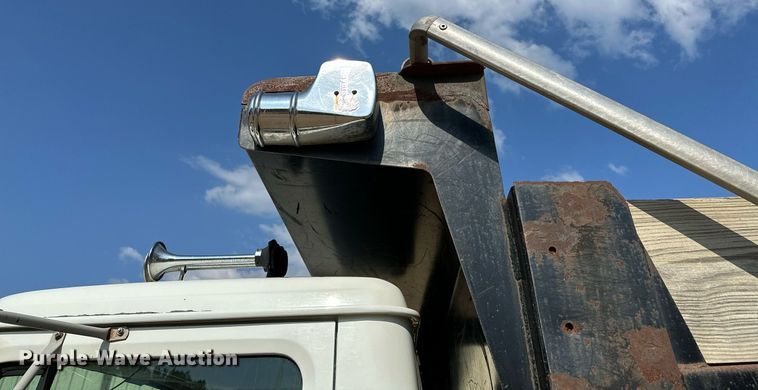 image for item OG9226 1999 International 4900  dump truck