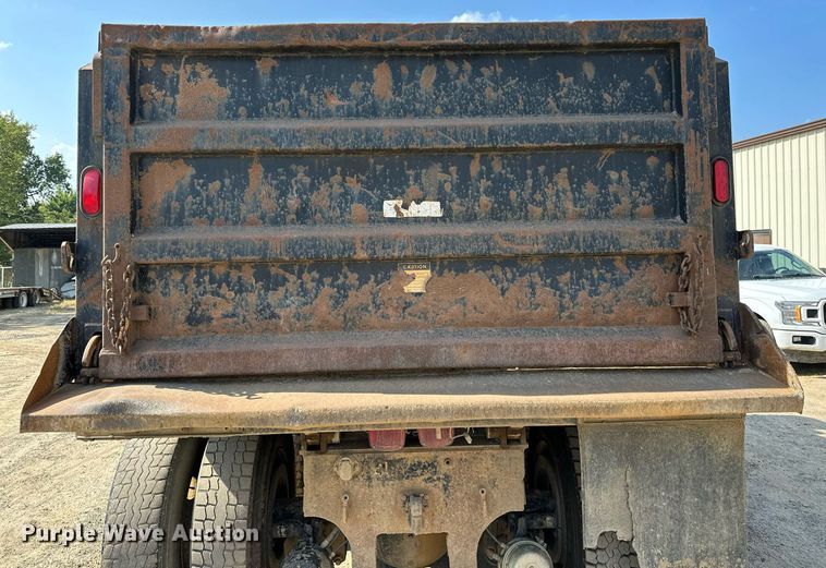 image for item OG9226 1999 International 4900  dump truck