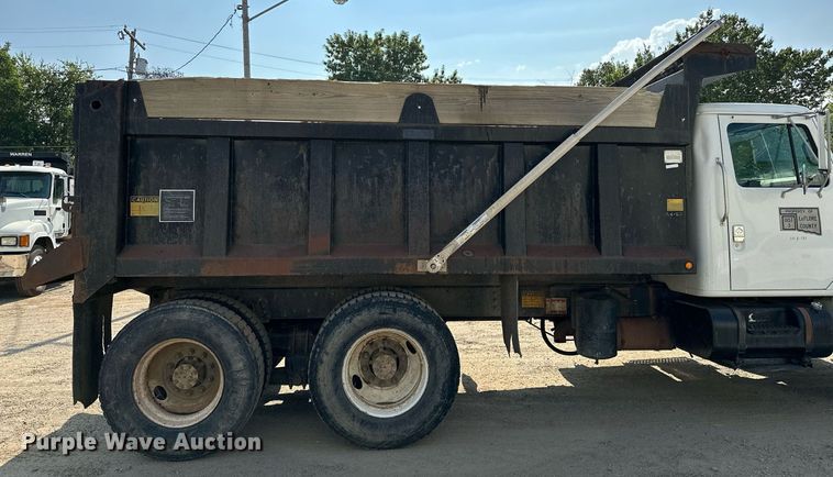 image for item OG9226 1999 International 4900  dump truck