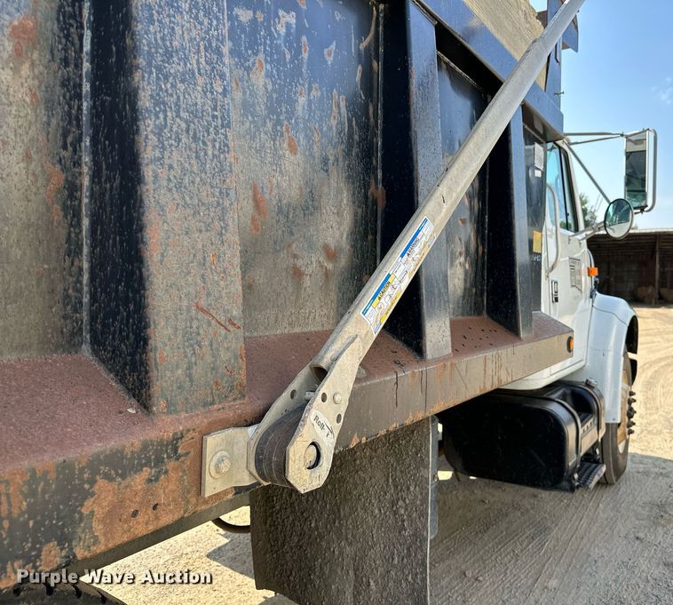 image for item OG9226 1999 International 4900  dump truck