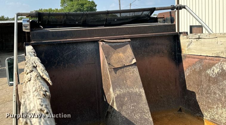 image for item OG9226 1999 International 4900  dump truck