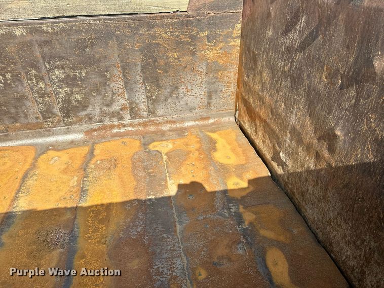 image for item OG9226 1999 International 4900  dump truck