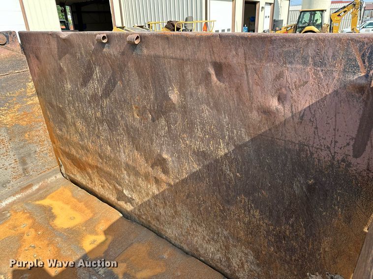 image for item OG9226 1999 International 4900  dump truck