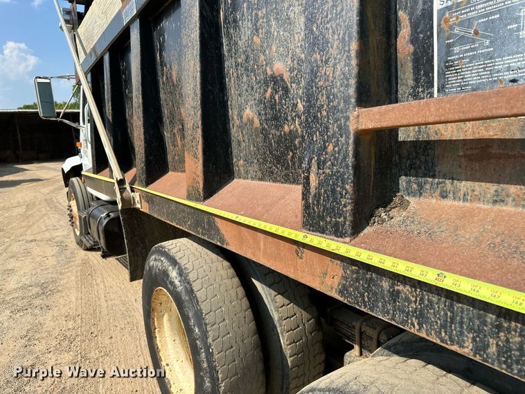 image for item OG9226 1999 International 4900  dump truck