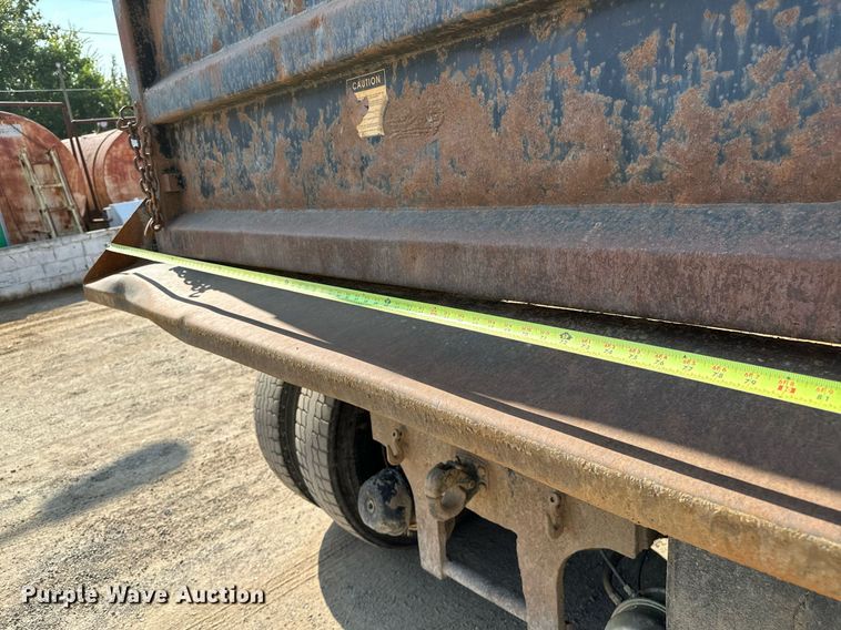 image for item OG9226 1999 International 4900  dump truck