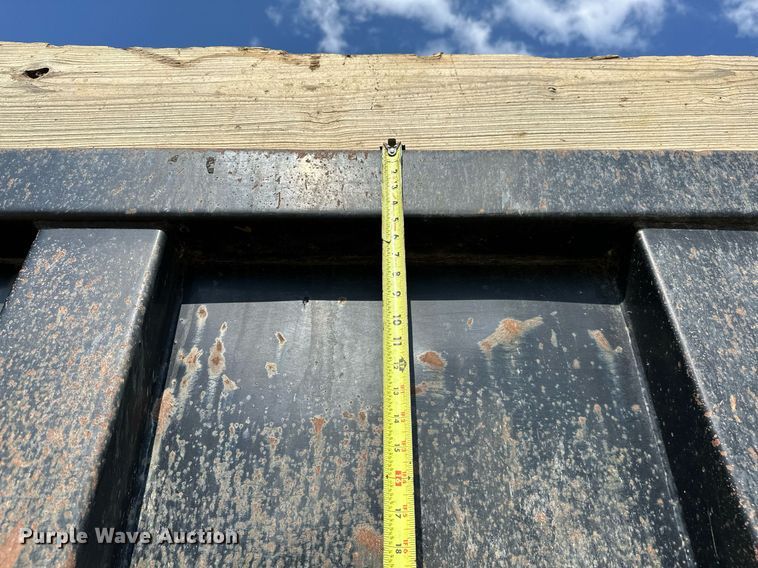 image for item OG9226 1999 International 4900  dump truck