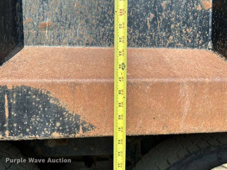 image for item OG9226 1999 International 4900  dump truck