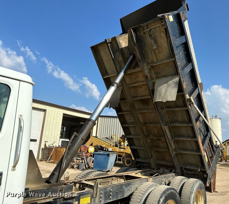 image for item OG9226 1999 International 4900  dump truck