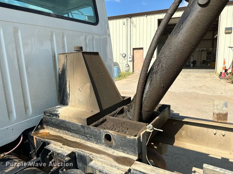 image for item OG9226 1999 International 4900  dump truck