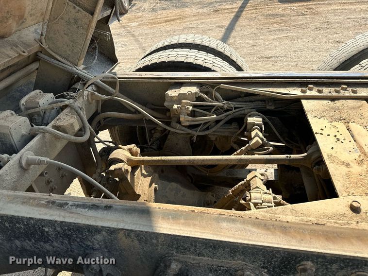 image for item OG9226 1999 International 4900  dump truck