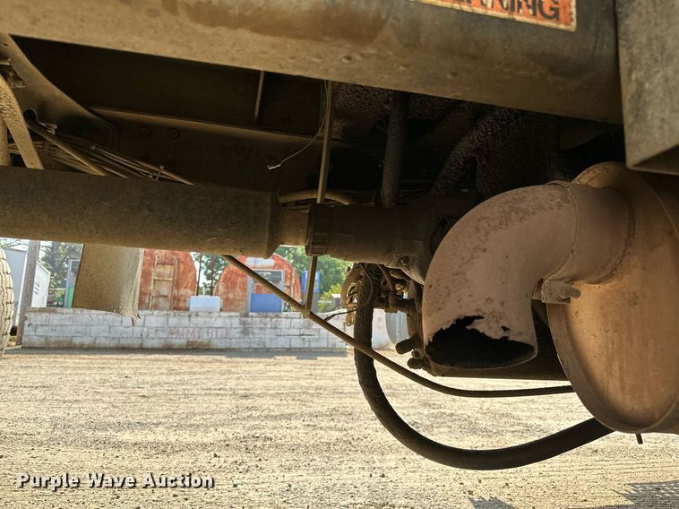 image for item OG9226 1999 International 4900  dump truck