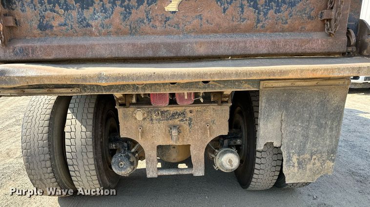 image for item OG9226 1999 International 4900  dump truck