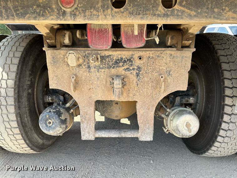 image for item OG9226 1999 International 4900  dump truck