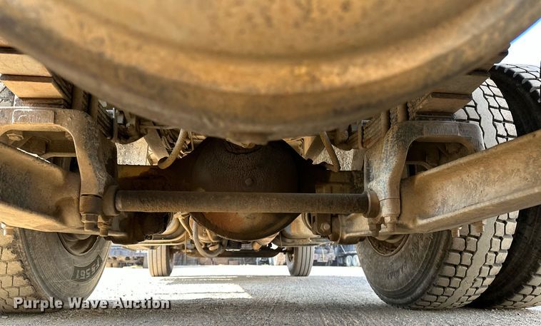 image for item OG9226 1999 International 4900  dump truck