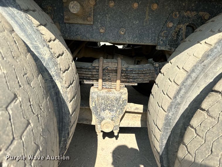 image for item OG9226 1999 International 4900  dump truck