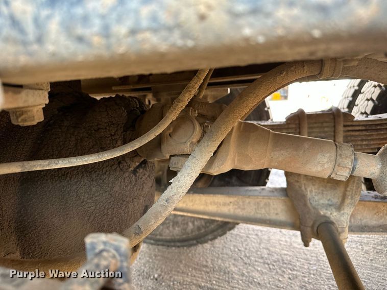 image for item OG9226 1999 International 4900  dump truck