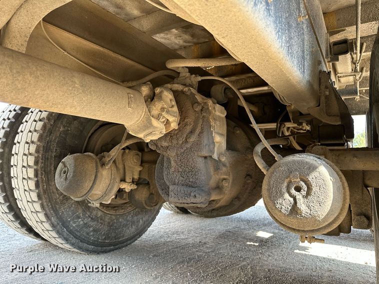 image for item OG9226 1999 International 4900  dump truck