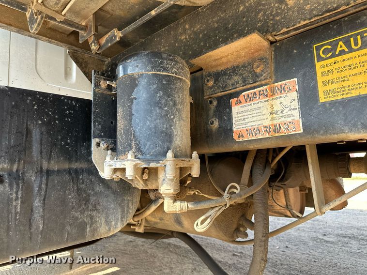 image for item OG9226 1999 International 4900  dump truck