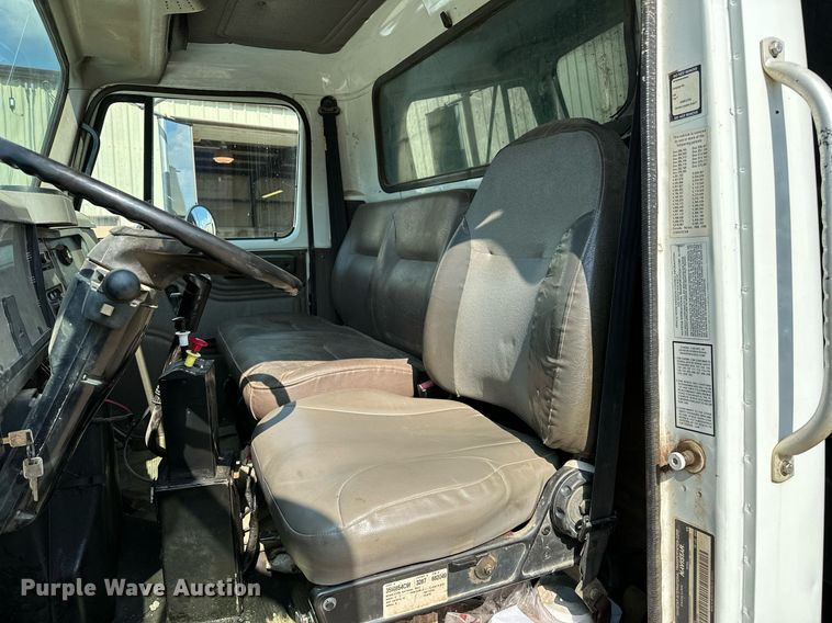 image for item OG9226 1999 International 4900  dump truck