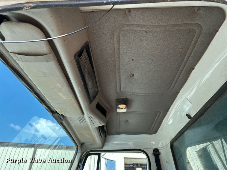 image for item OG9226 1999 International 4900  dump truck