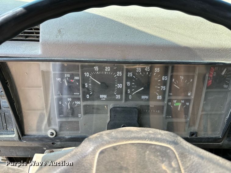 image for item OG9226 1999 International 4900  dump truck