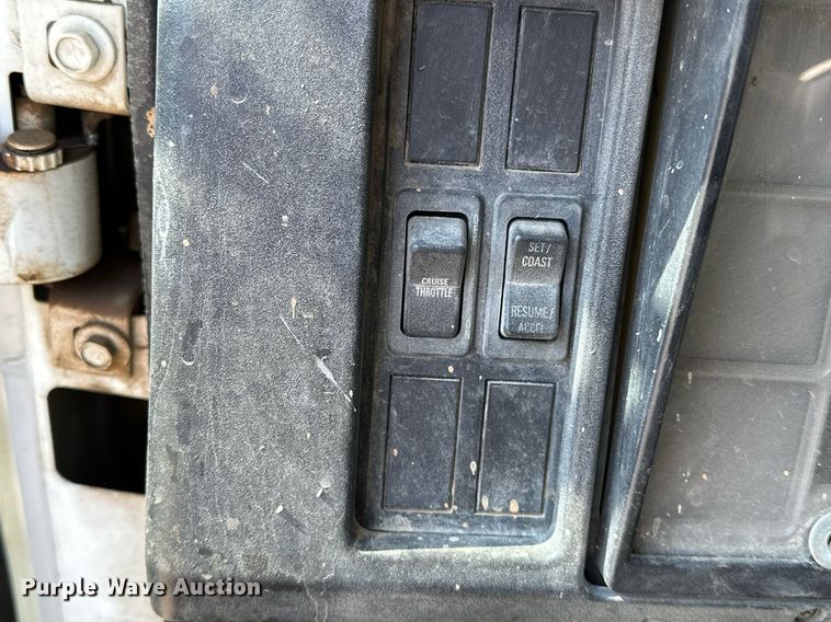 image for item OG9226 1999 International 4900  dump truck