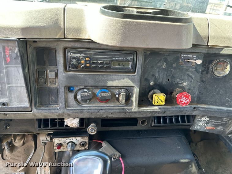 image for item OG9226 1999 International 4900  dump truck