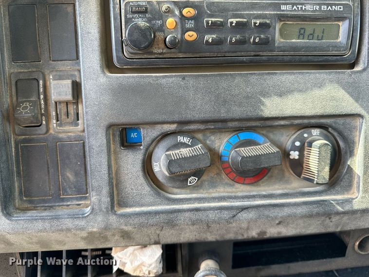 image for item OG9226 1999 International 4900  dump truck