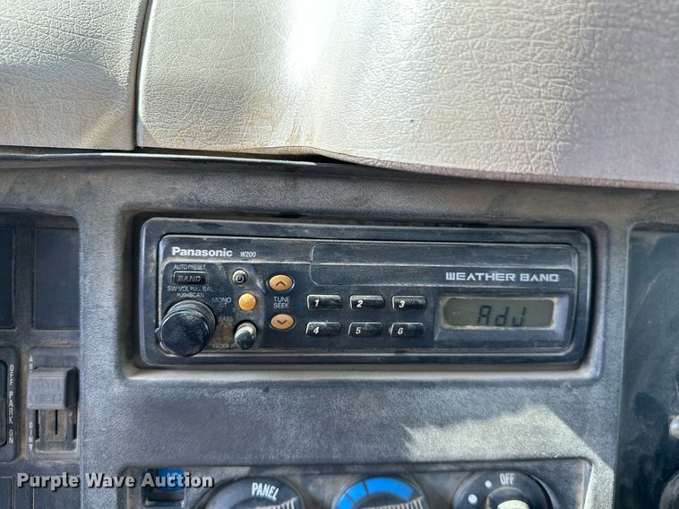 image for item OG9226 1999 International 4900  dump truck