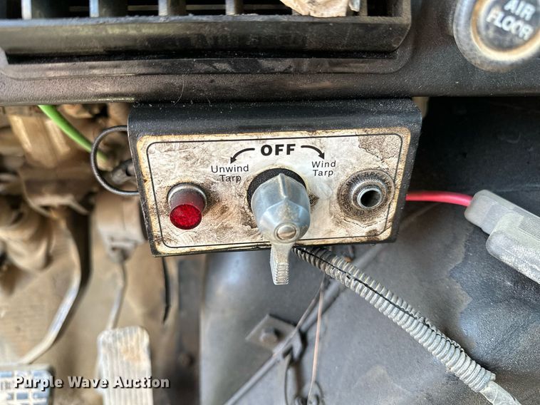 image for item OG9226 1999 International 4900  dump truck