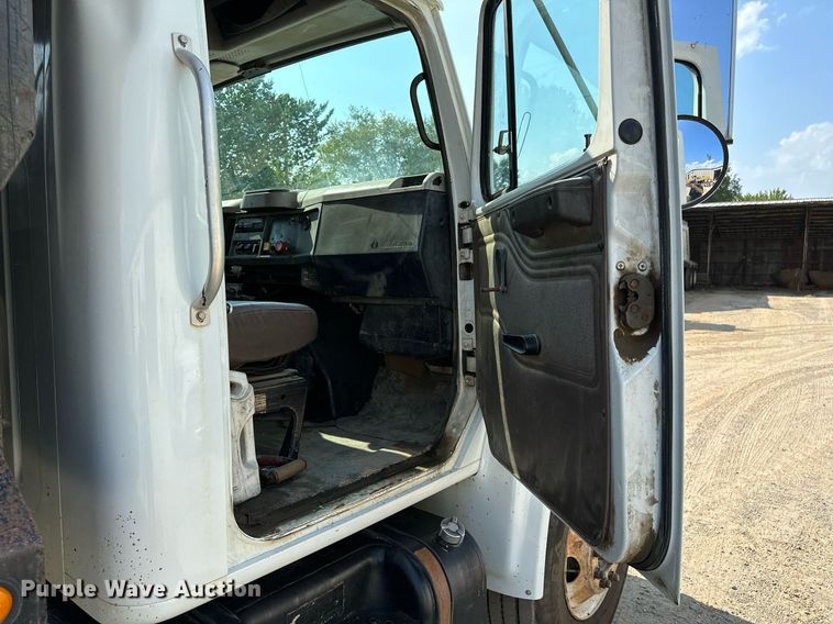 image for item OG9226 1999 International 4900  dump truck