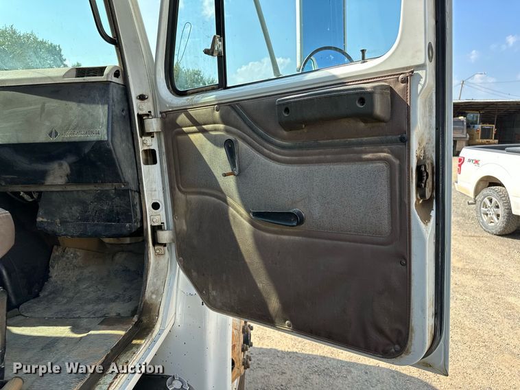 image for item OG9226 1999 International 4900  dump truck