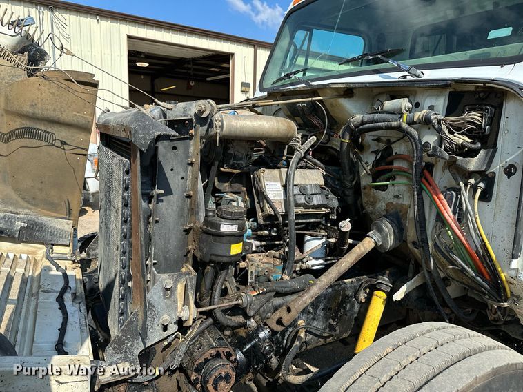 image for item OG9226 1999 International 4900  dump truck