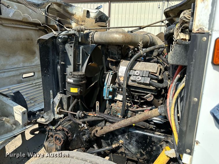 image for item OG9226 1999 International 4900  dump truck